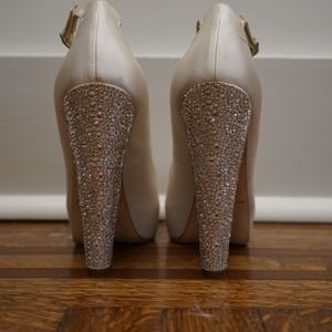 Brian Atwood white pump w.crystal heel/BRIDAL SHOE
